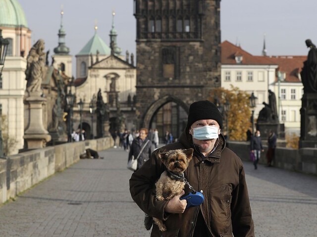 Núdzový stav v Česku bude pokračovať, schválili jeho predĺženie