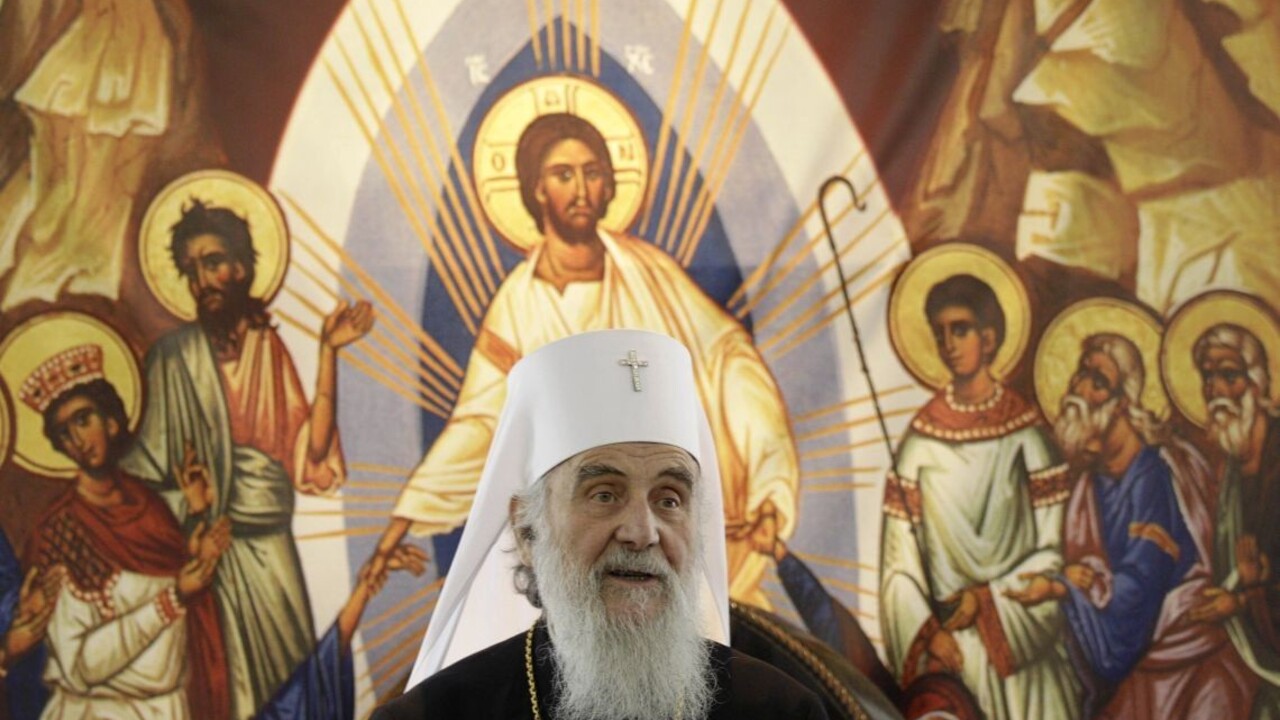Kázal v plnom kostole a nakazil sa. Zomrel srbský patriarcha