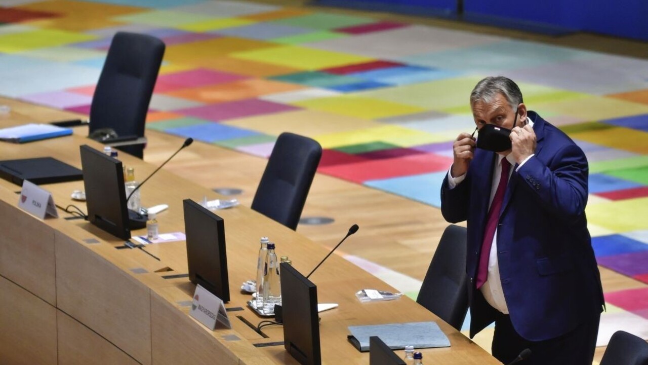 Soros platí mnohých politikov, tvrdí Orbán. Spor s EÚ pokračuje