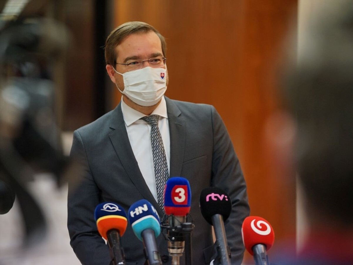 O život bojuje 133 ľudí. Krajčí informoval o pandemickej situácii