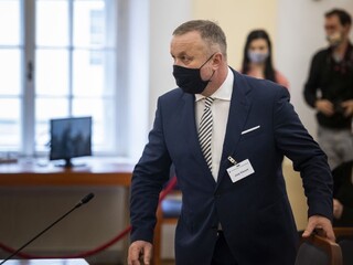 Z vypočúvania sa stal maratón. Klimenta sa pýtali aj na Cervanovú