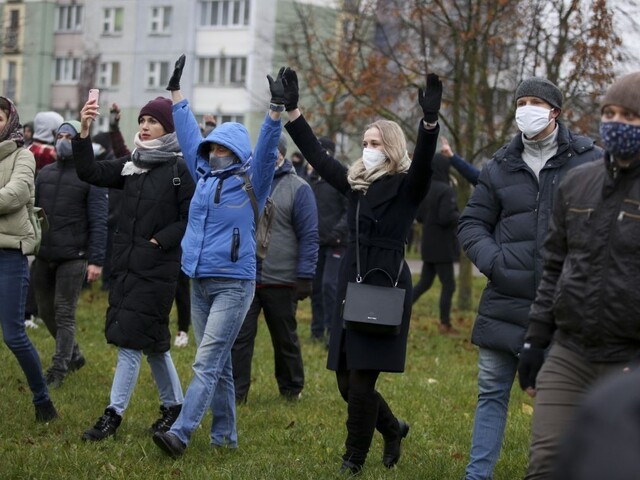 V Minsku zatkli vyše 300 ľudí. Ulice reagovali na slová Lukašenka