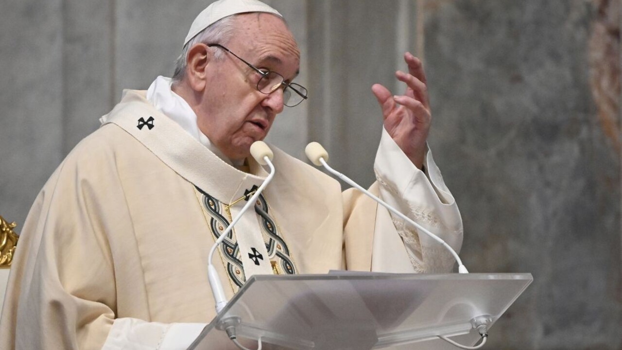 Pápež v novej knihe hovorí, či migranti ohrozujú kresťanstvo