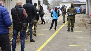 Predvianočné testovanie vyvoláva otázky, krízový štáb sa nedohodol