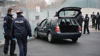 Do brány úradu narazilo vozidlo s odkazmi, nešlo vraj o terorizmus