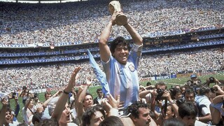Zomrel jeden z najlepších futbalistov histórie Diego Maradona