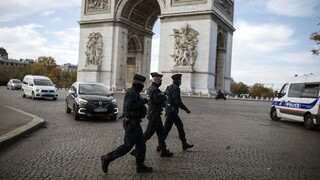 Parížom otriasa kauza policajného násilia, incident zachytila kamera