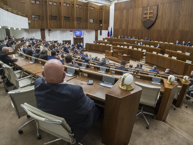 Poslanci odmietli správu špeciálneho prokurátora, ktorá hovorí o úsilí