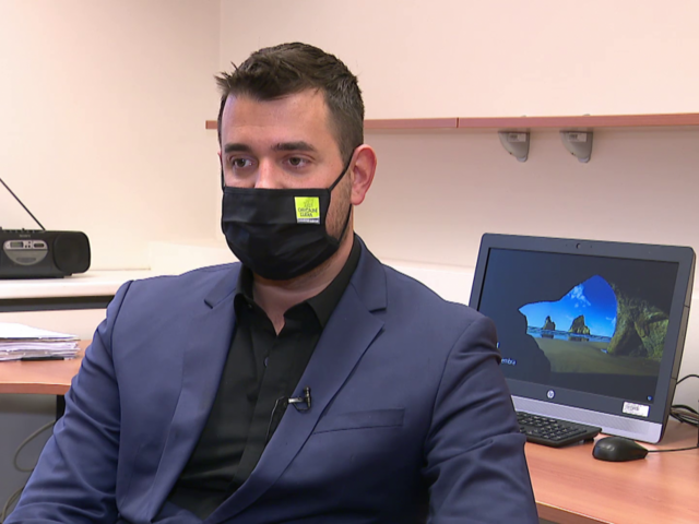 Za oponou s Erikom Ňarjašom