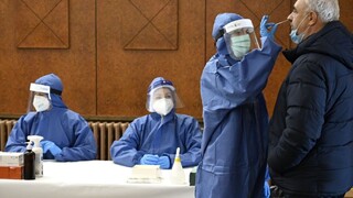 PCR testy odhalili menej nakazených. Obetí už máme vyše 800