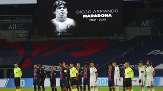Maradonu si uctili minútou ticha. Takto to vyzeralo v Španielsku
