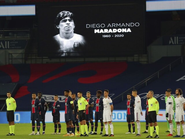 Maradonu si uctili minútou ticha. Takto to vyzeralo v Španielsku