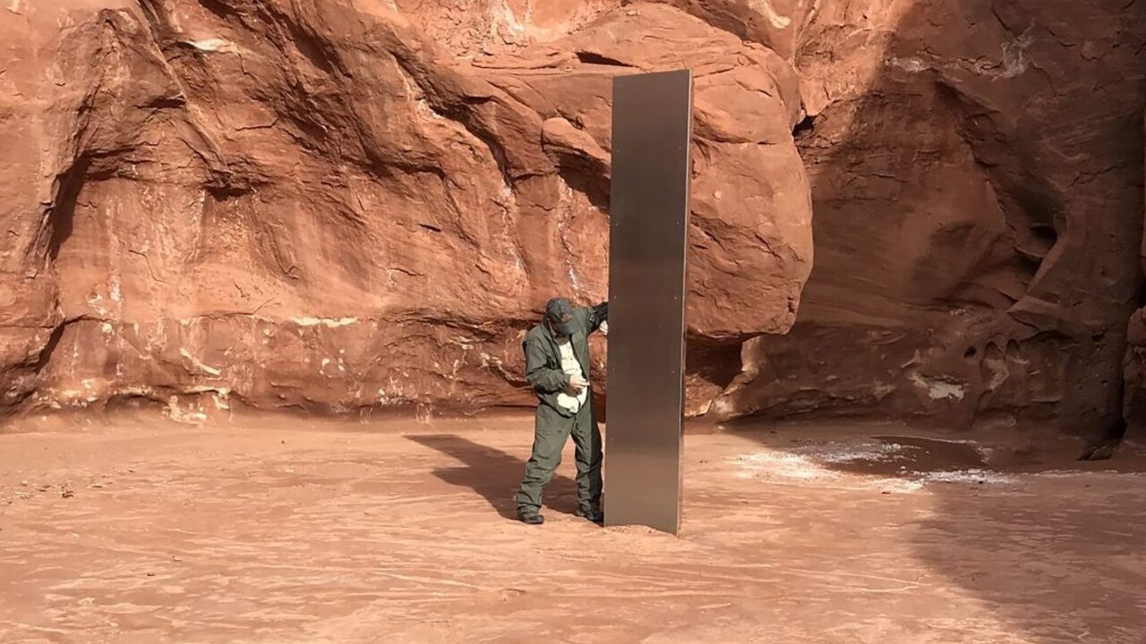 Záhada sa zväčšuje. Lesklý obelisk zmizol z americkej púšte