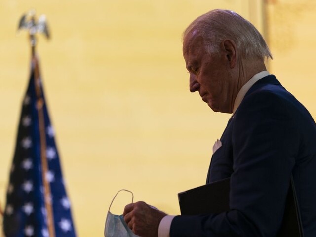 Výhru Bidena potvrdili ďalšie štáty, Trump zvažuje kandidatúru