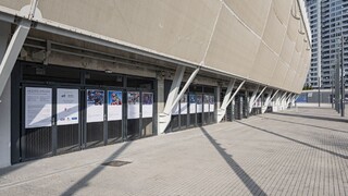 Krajina víťazov zdobí štadión. Spustili výstavu historických momentov