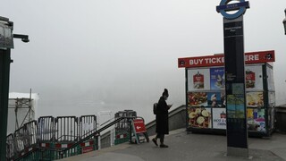 Británia čoskoro začne očkovať, na vakcínu sa pripravuje aj Moskva