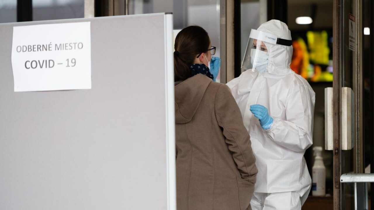 Matovič si stojí za plošným testovaním. Šíri chaos, tvrdí Pellegrini