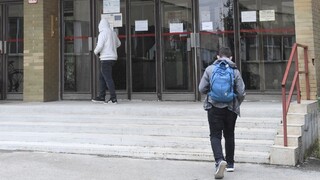 Od pondelka idú niektorí do školy, potrebujú však negatívny test