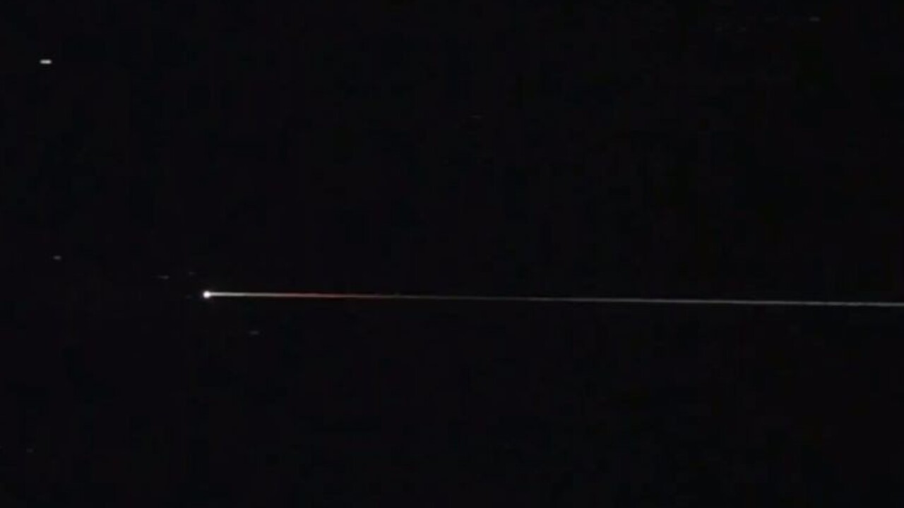 Na Zem dorazili vzácne vzorky z vesmíru. Objasnia vznik života?