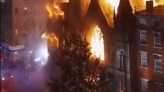 V New Yorku sú zdrvení. Obávajú sa, že požiar zničil vzácny zvon