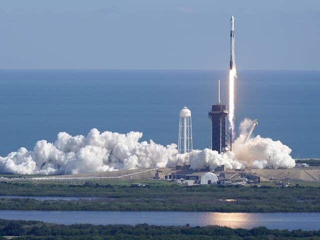 Raketa úspešne odštartovala k ISS, nesie vzorky i vianočné zásoby