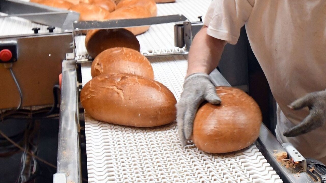 Za chlieb si priplatíme, varujú pekári. Štát im zatiaľ nepomohol