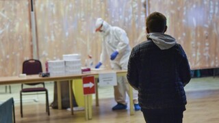 Testy kloktaním sú presnejšie, hovorí premiér. Vyberú si rodičia