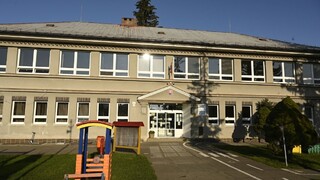 Do lavíc sa vrátili niektorí žiaci. Kto nemôže, pripojí sa z domu