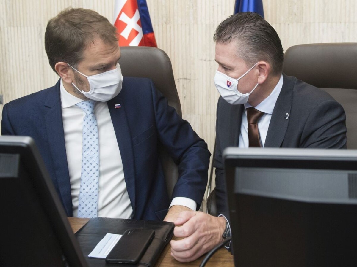 Dohodli sa na lockdowne. Po krízovom štábe to potvrdil Mikulec