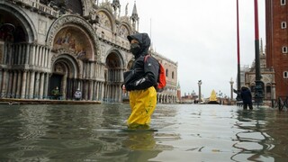 Benátky sú pod vodou. Nestihli aktivovať vodnú megabariéru
