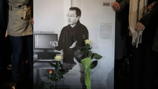 V prípade zavraždeného učiteľa zadržali ďalšie osoby