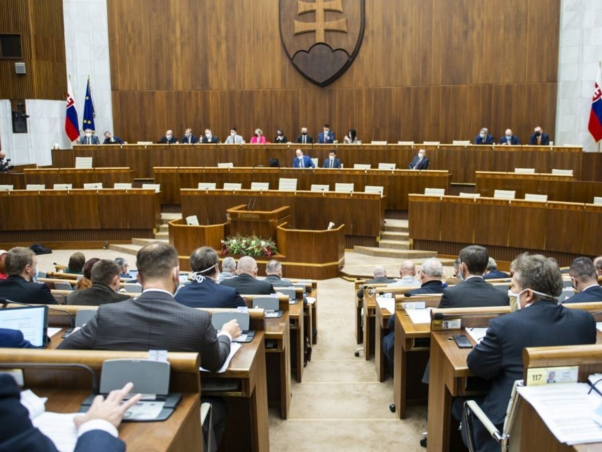 Schválili pandemický rozpočet pravdy, záchrany a zodpovednosti