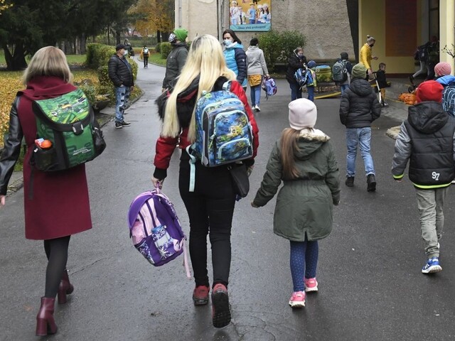 Rodičovský bonus, odchod do dôchodku po novom. Čo menia v ústave