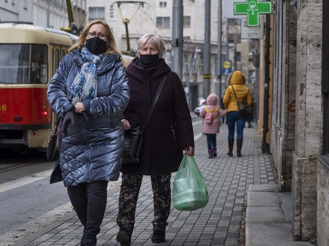 Je to stále horšie. Navrhnú sprísňovanie aj zákaz vychádzania