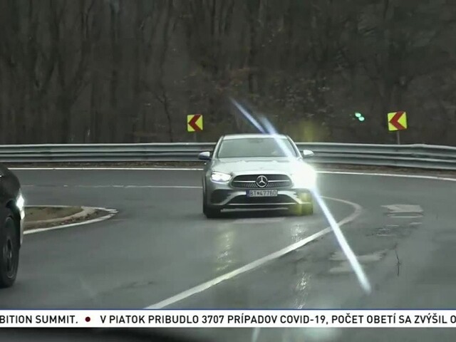 Motoring: Mercedes Benz triedy E diesel, diesel - plug in hybrid a Zubor