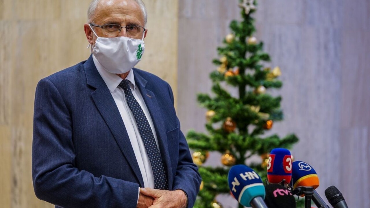 Minister Mičovský sa nakazil koronavírusom, je v karanténe