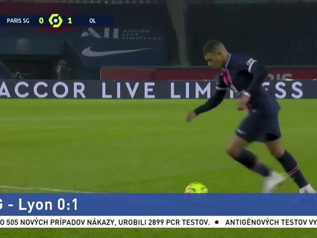 Lyon zvíťazil na pôde PSG, Neymara odniesli na nosidlách