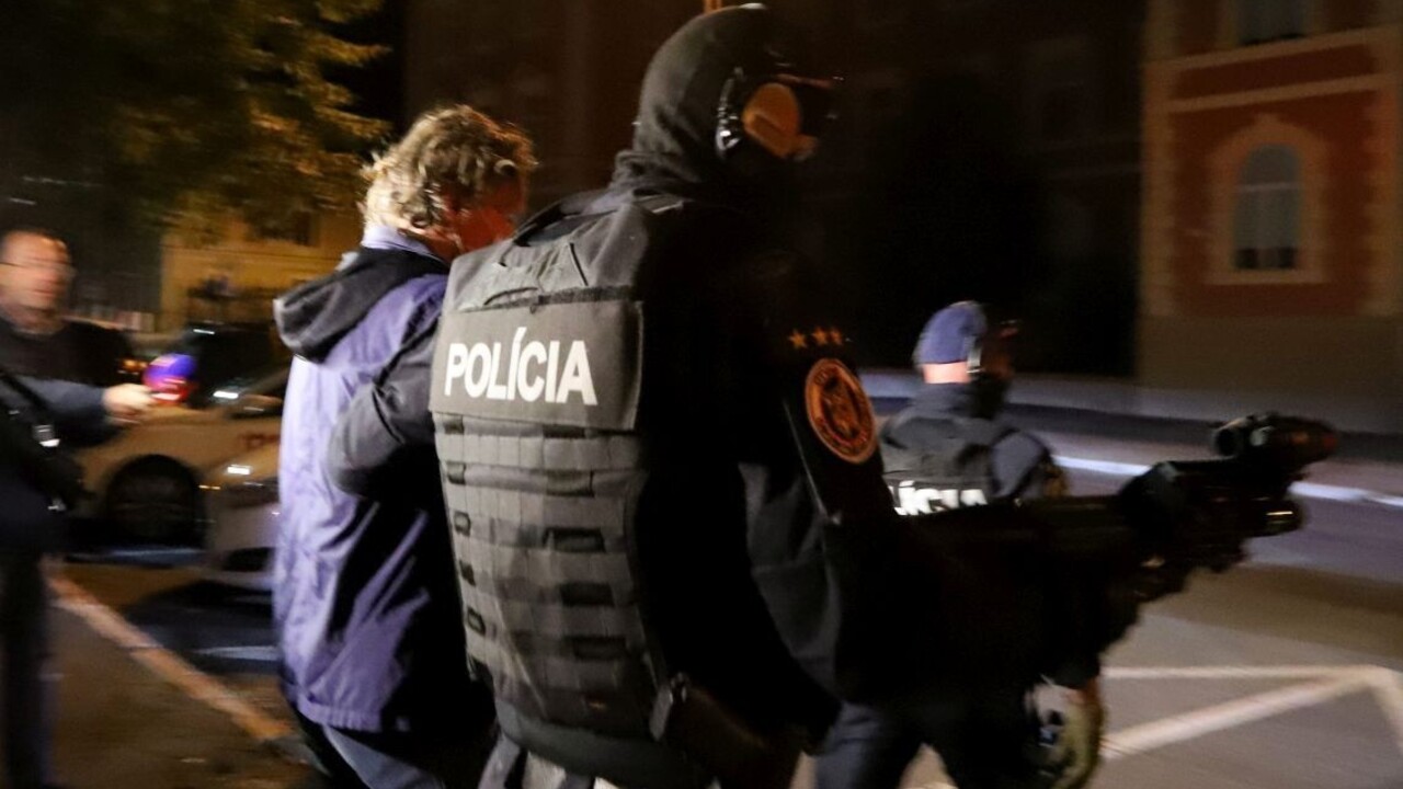 Kaviareň ministra Krajniaka mali odpočúvať, vypovedal Makó