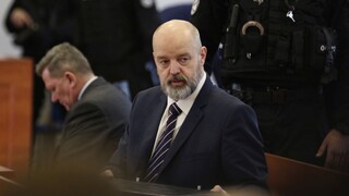 Pojednávanie odročili, Ruska vraj poliali neznámou látkou