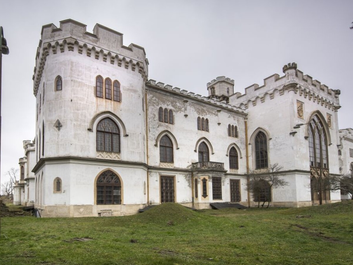Začali s prácami na kaštieli v Rusovciach, takto to vyzerá vnútri