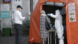 Poľsko má očkovací program, objednávať sa ľudia môžu už v januári