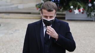 Francúzsky prezident mal pozitívny test, ide do izolácie