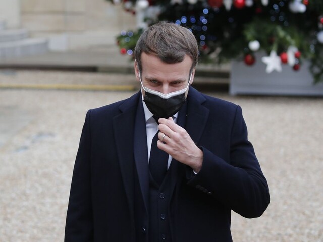 Francúzsky prezident mal pozitívny test, ide do izolácie