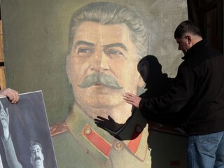 Stalin prišiel o čestné občianstvo. Bratislava ho udelila pápežovi