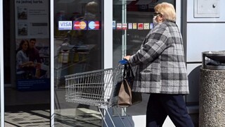 Hodiny pre seniorov sa skracujú. ÚVZ poskytol prehľad zmien