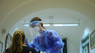 Čísla stúpajú, situácia je vážna. Pribudli desiatky úmrtí