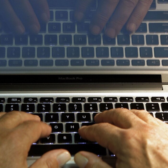 Deťom odovzdajú stovku počítačov, pomôžu pri online výučbe