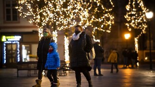 Menej testov odhalilo menej nakazených. Vírusu podľahli desiatky ľudí