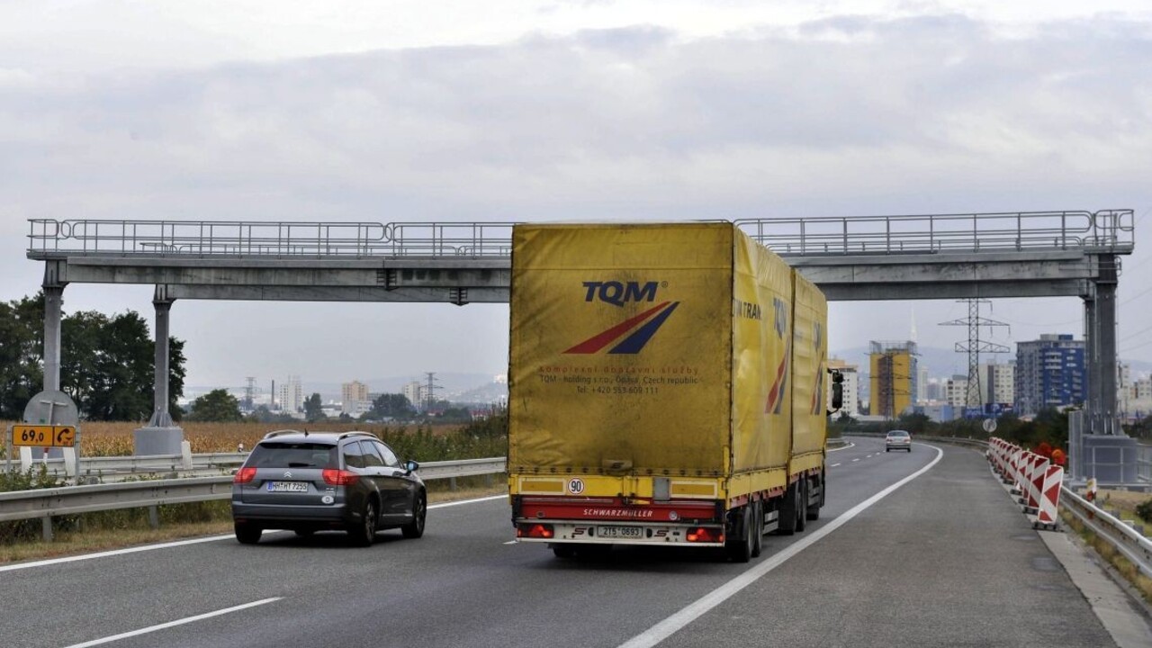 Spoplatnených úsekov ciest bude od začiatku nového roka menej