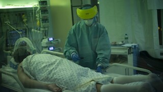 Nemocnice smerujú ku kolapsu, Mikas prehovoril k ľuďom